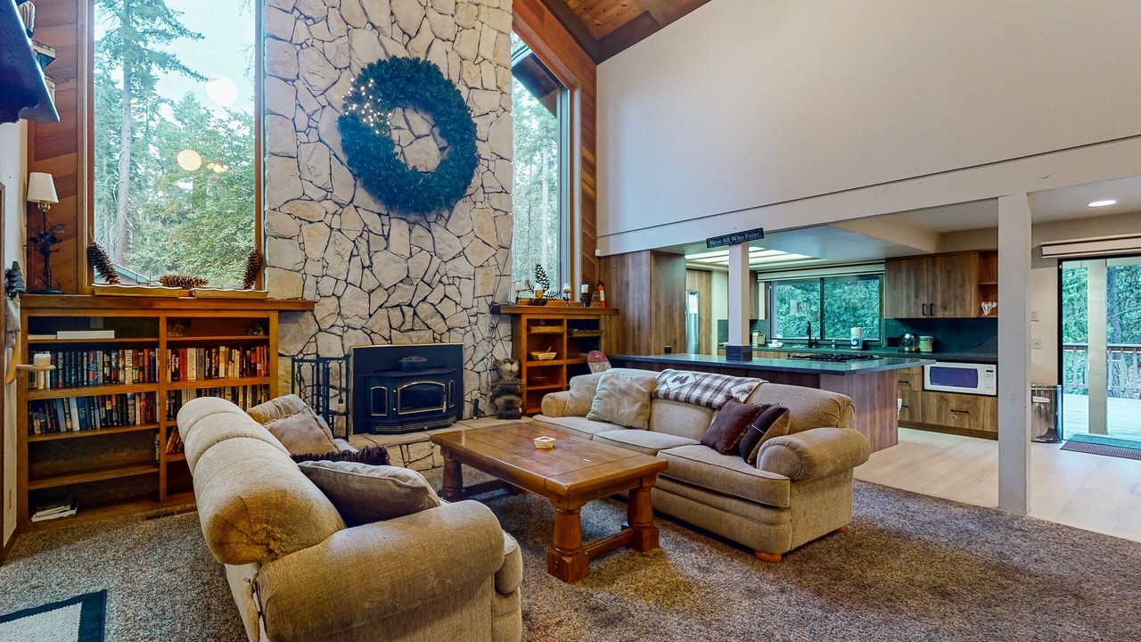 Photo of Livingroom in Shaver Lake