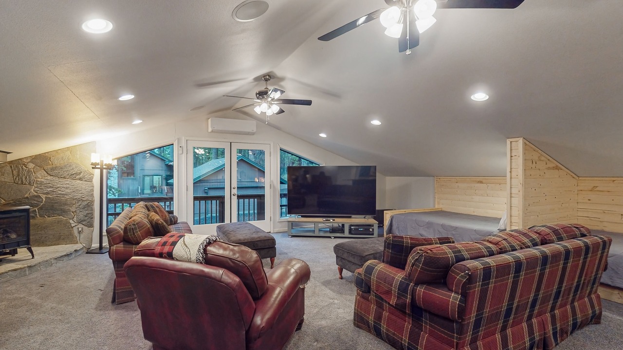 Photo of Livingroom in Shaver Lake