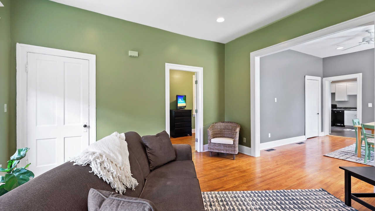 Photo of Livingroom in Front Park