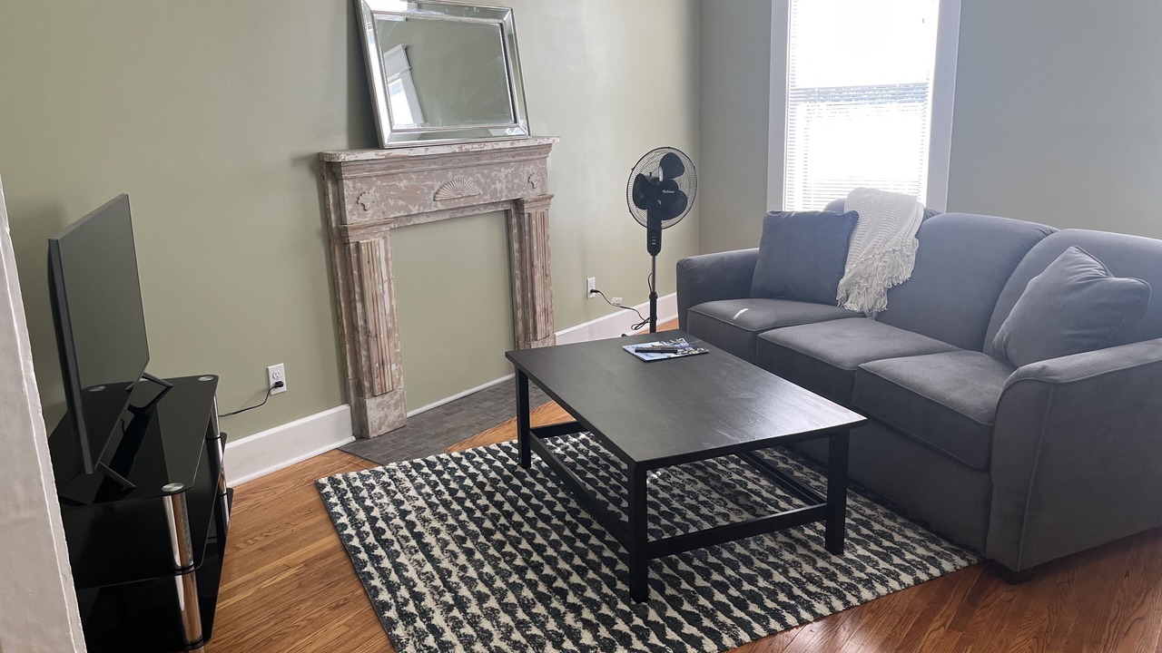 Photo of Livingroom in Front Park