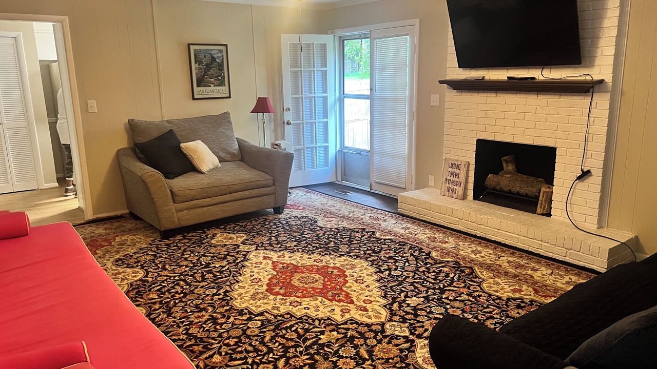Photo of Livingroom in Anniston