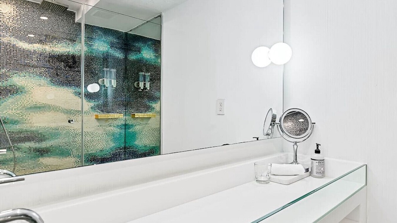 Photo of Bathroom in West Avenue