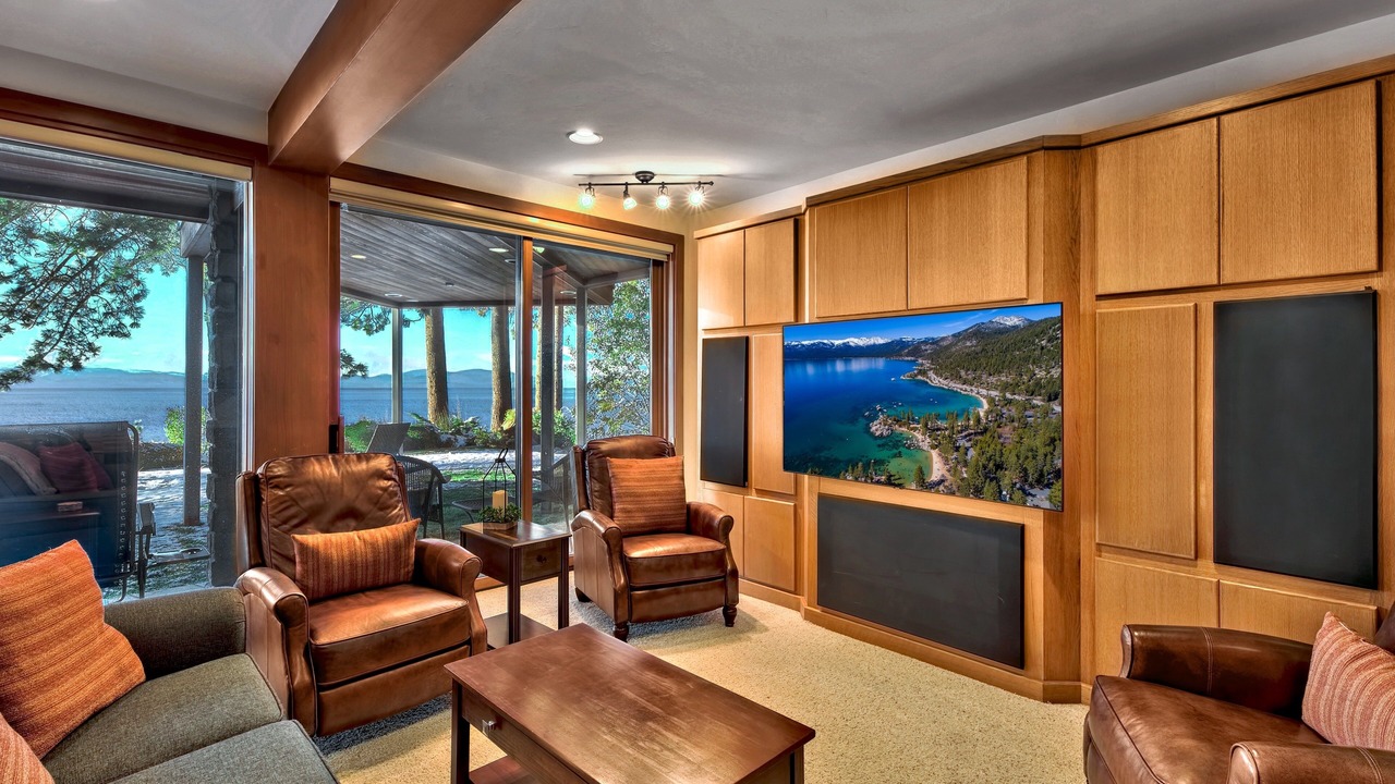 Photo of Livingroom in Lakeridge