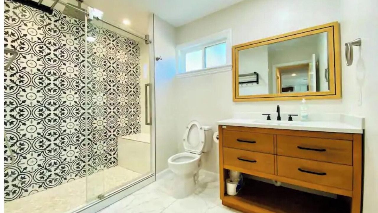 Photo of Bathroom in Newark