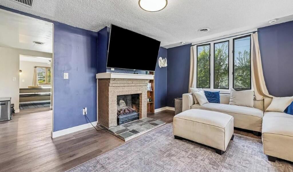 Photo of Livingroom in Lake View