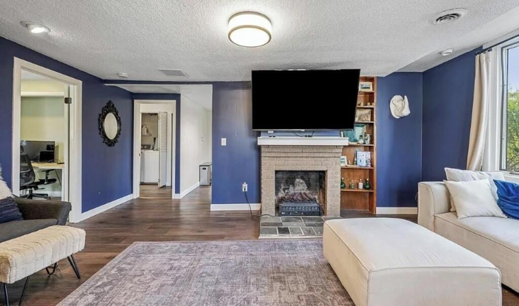 Photo of Livingroom in Lake View
