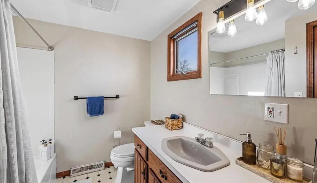 Photo of Bathroom in Lake View