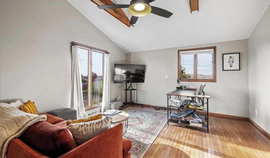 Photo of Livingroom in Lake View
