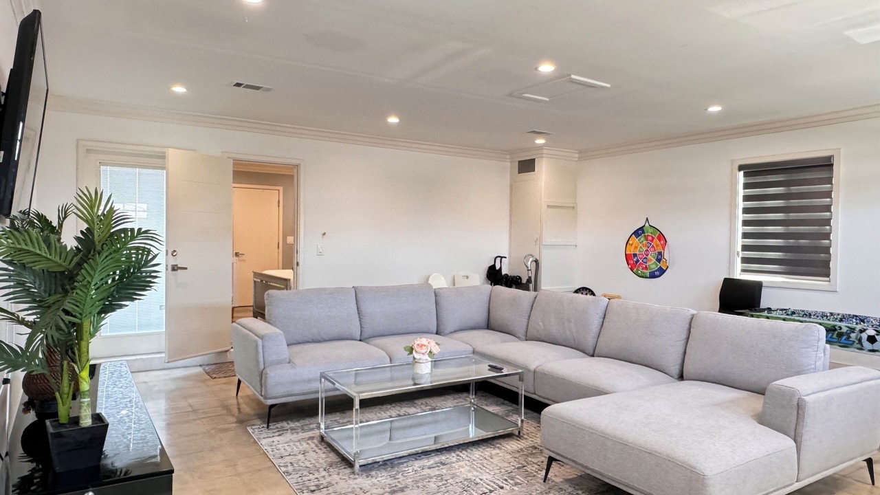 Photo of Livingroom in Midway City