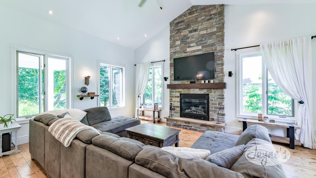 Photo of Livingroom in Colling Woodlands
