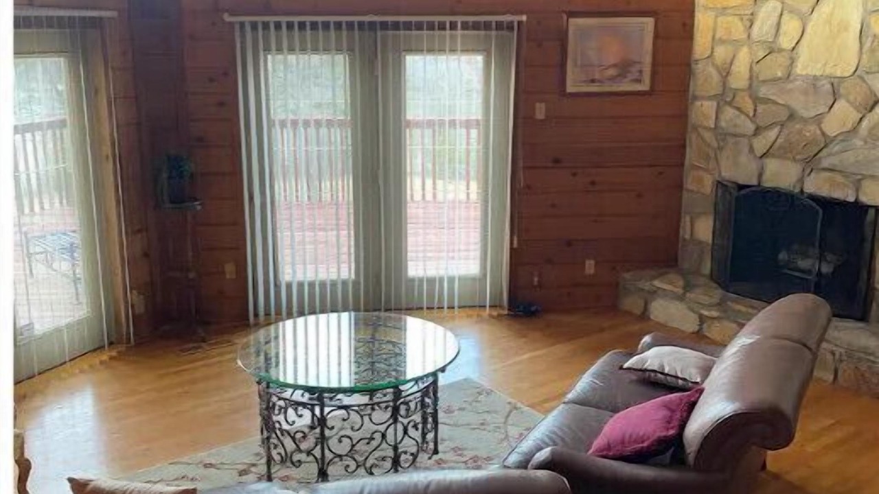 Photo of Livingroom in Pinnacle