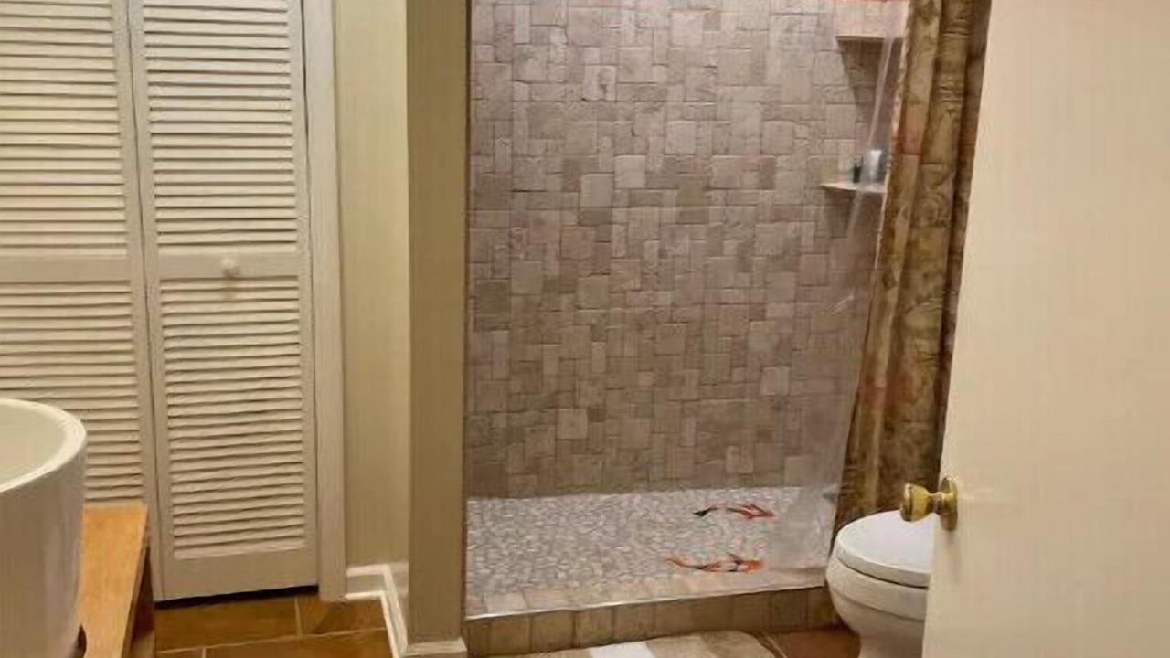 Photo of Bathroom in Pinnacle