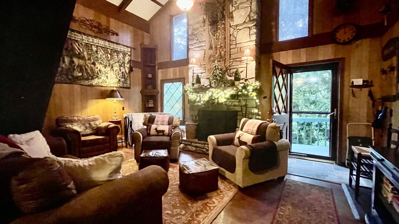 Photo of Livingroom in Charter Hills