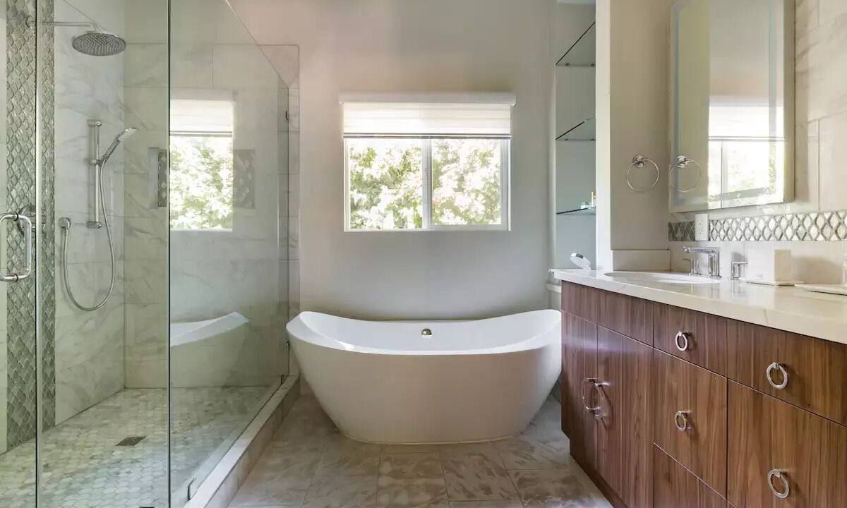 Photo of Bathroom in Tarzana