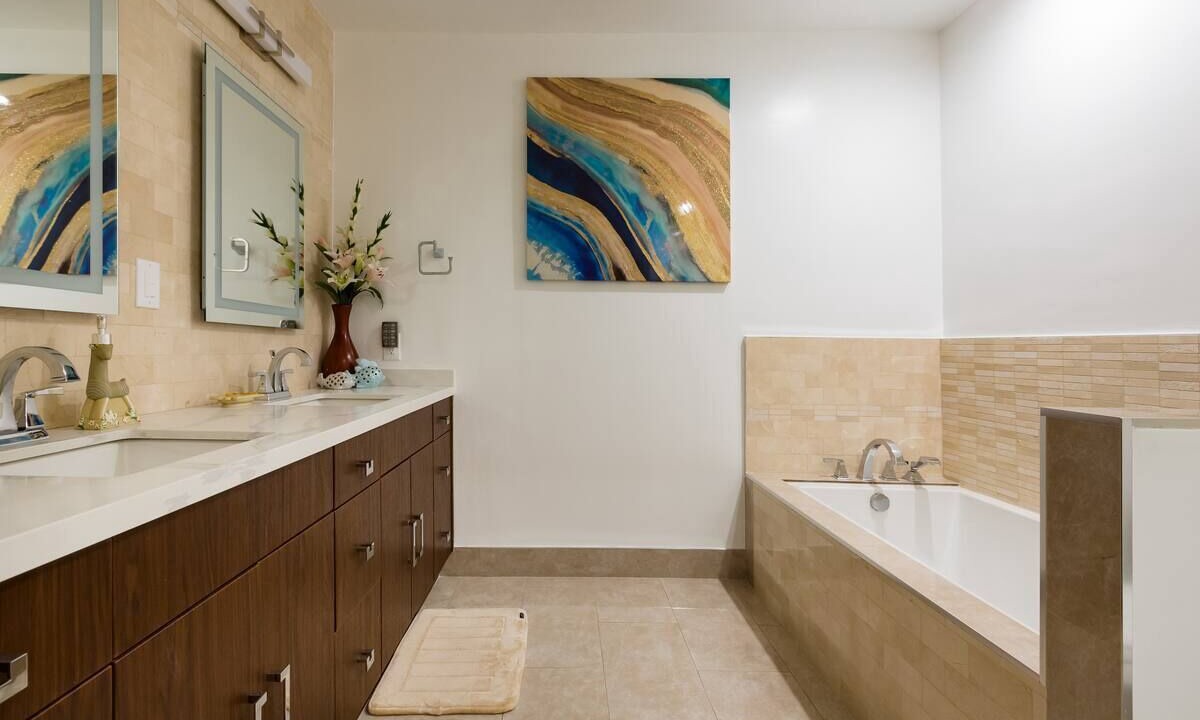 Photo of Bathroom in Tarzana