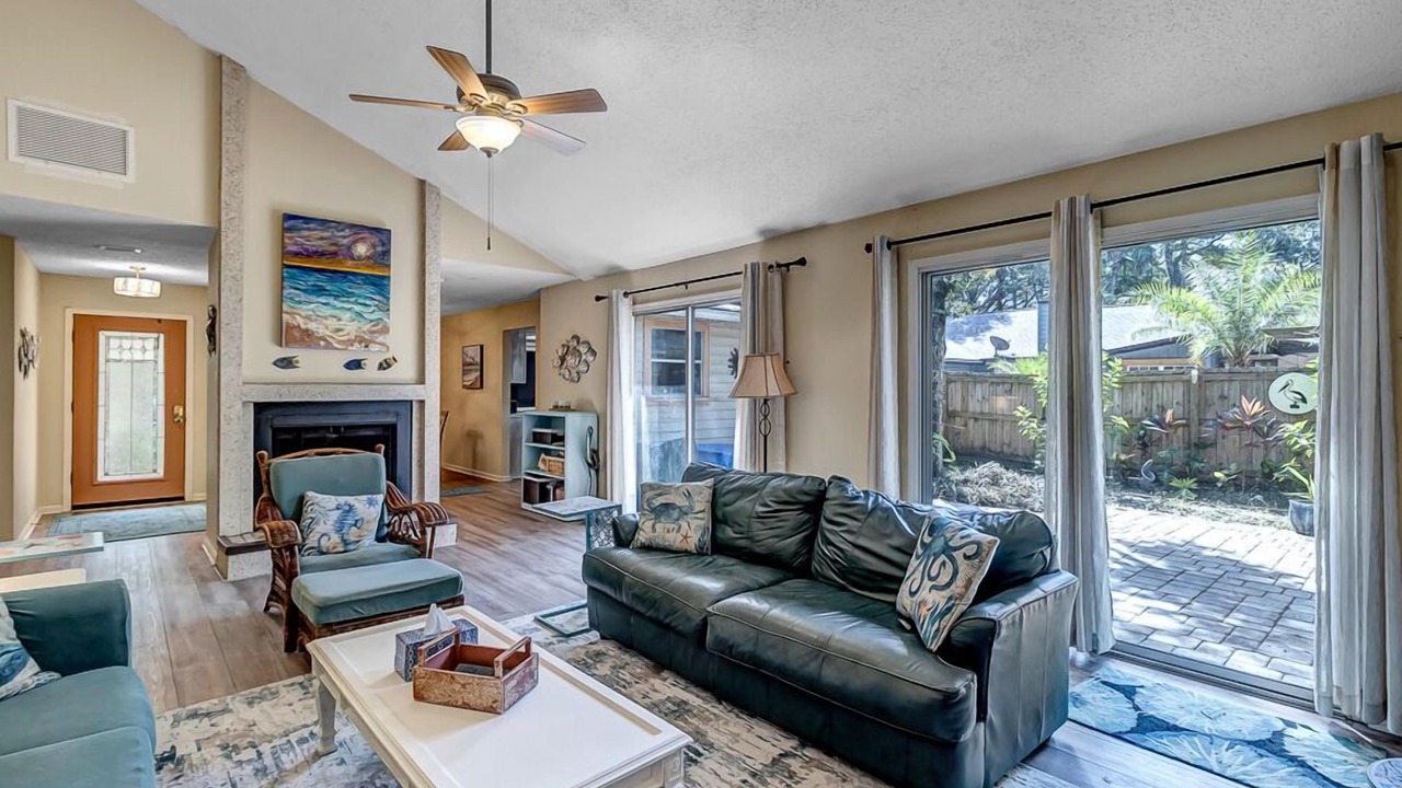 Photo of Livingroom in Atlantic Beach