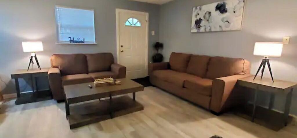 Photo of Livingroom in East Hill