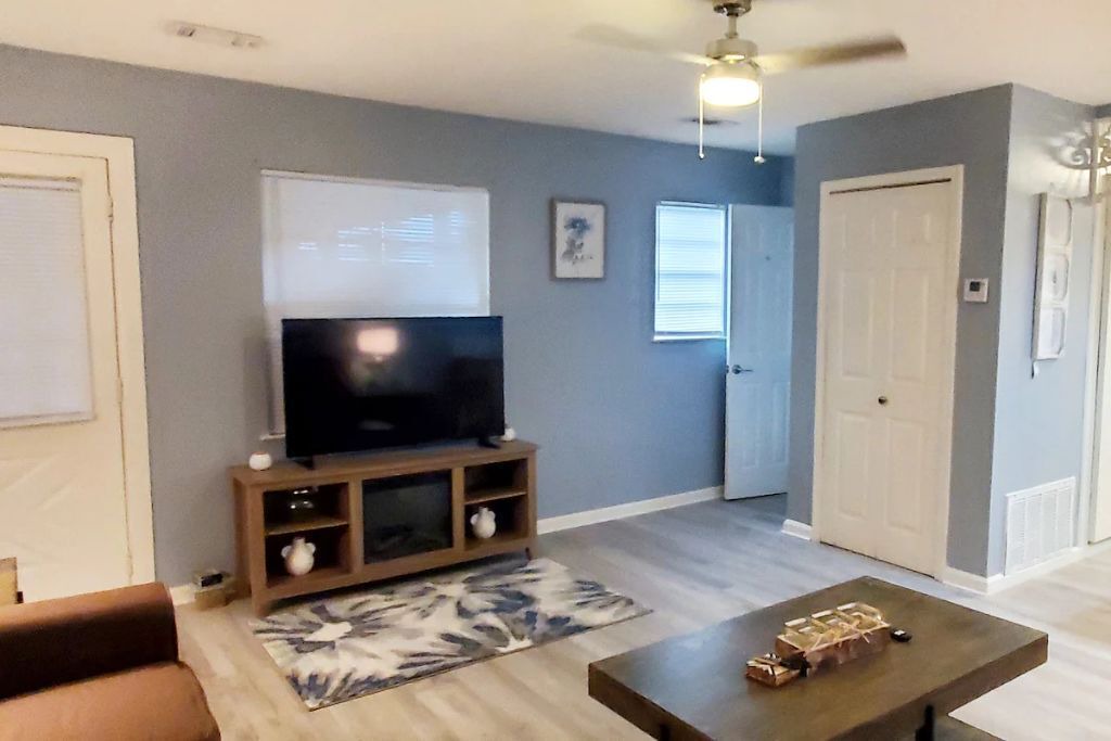 Photo of Livingroom in East Hill