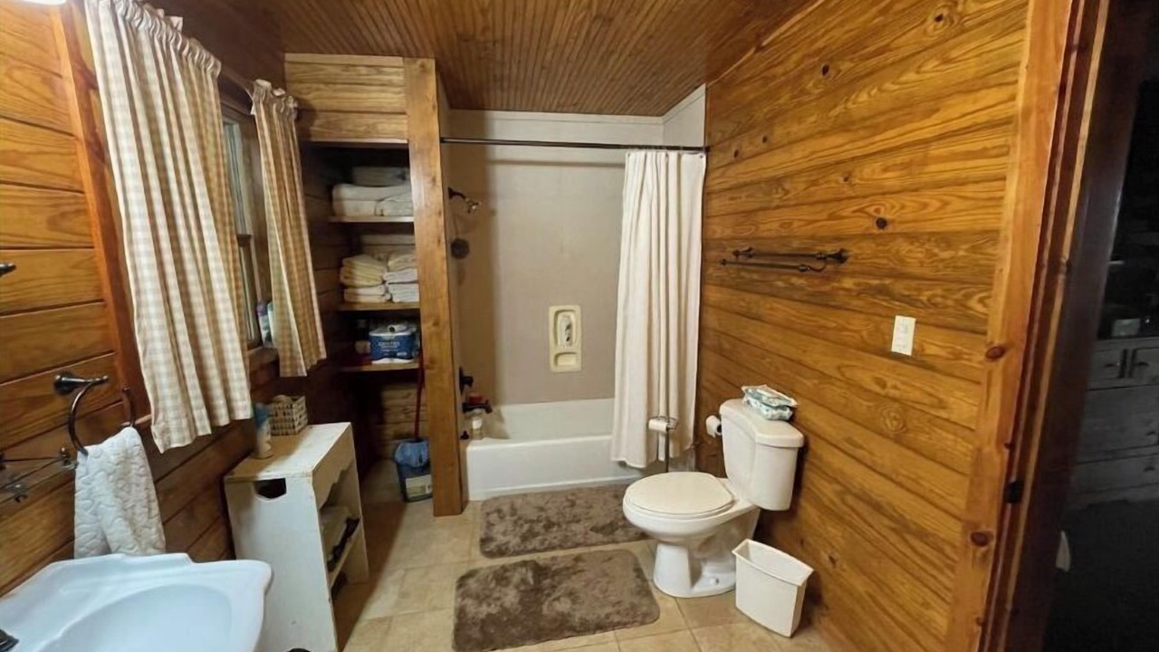 Photo of Bathroom in Coffeeville