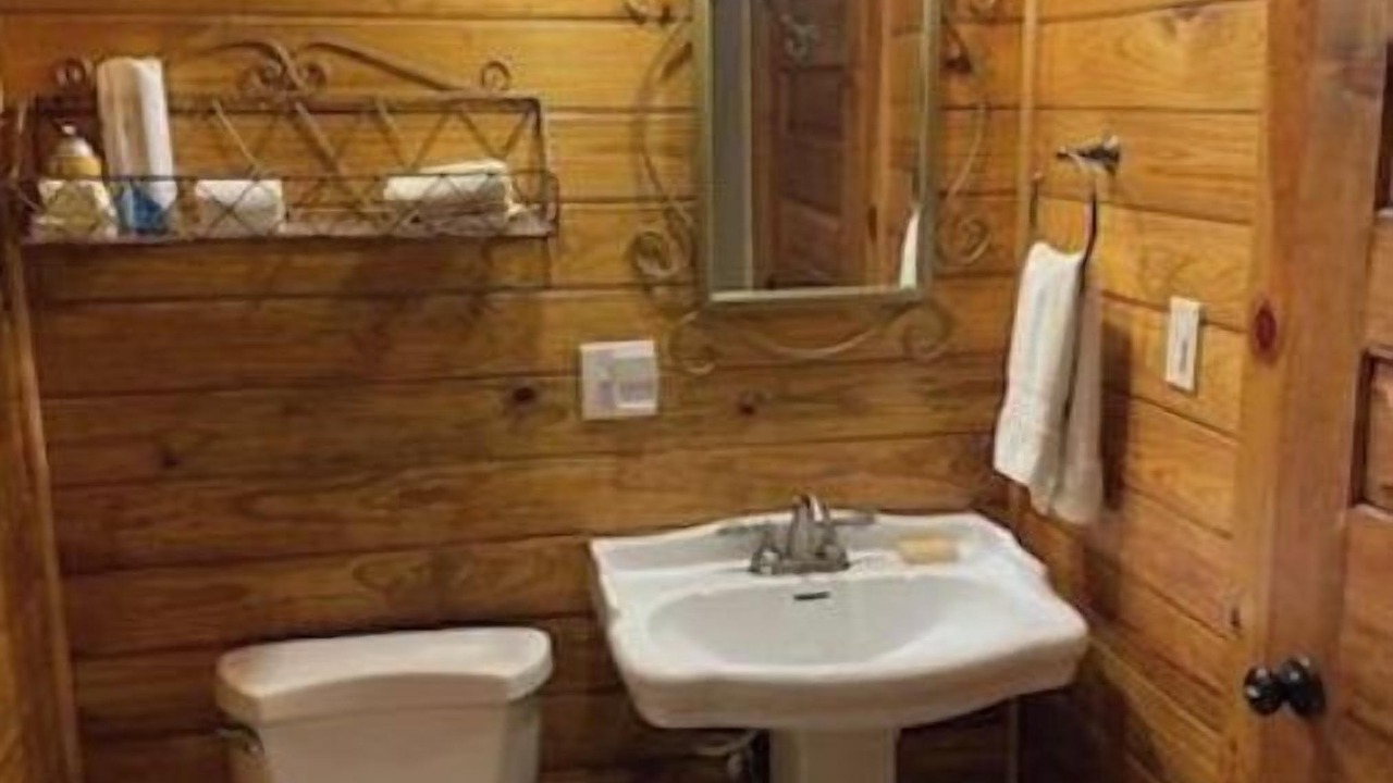 Photo of Bathroom in Coffeeville