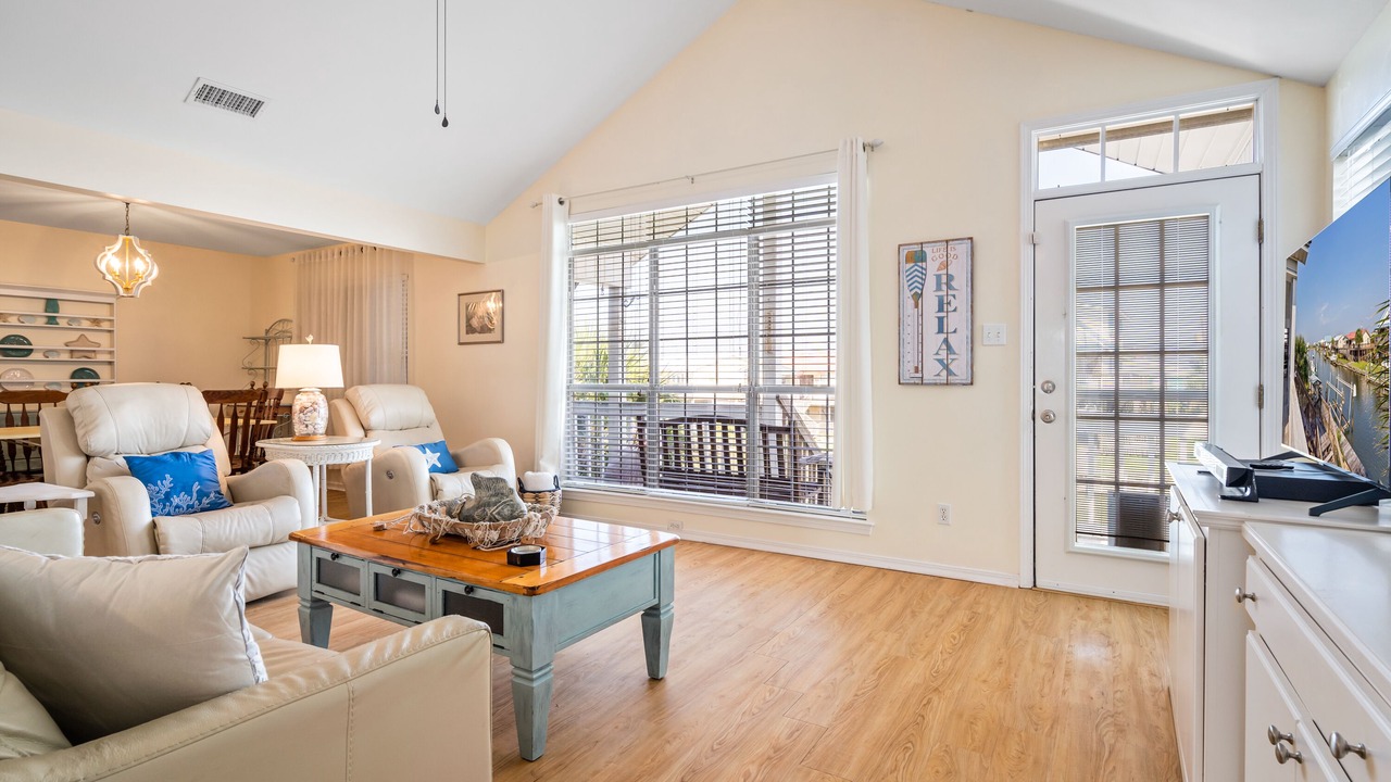 Photo of Livingroom in Silver Cay