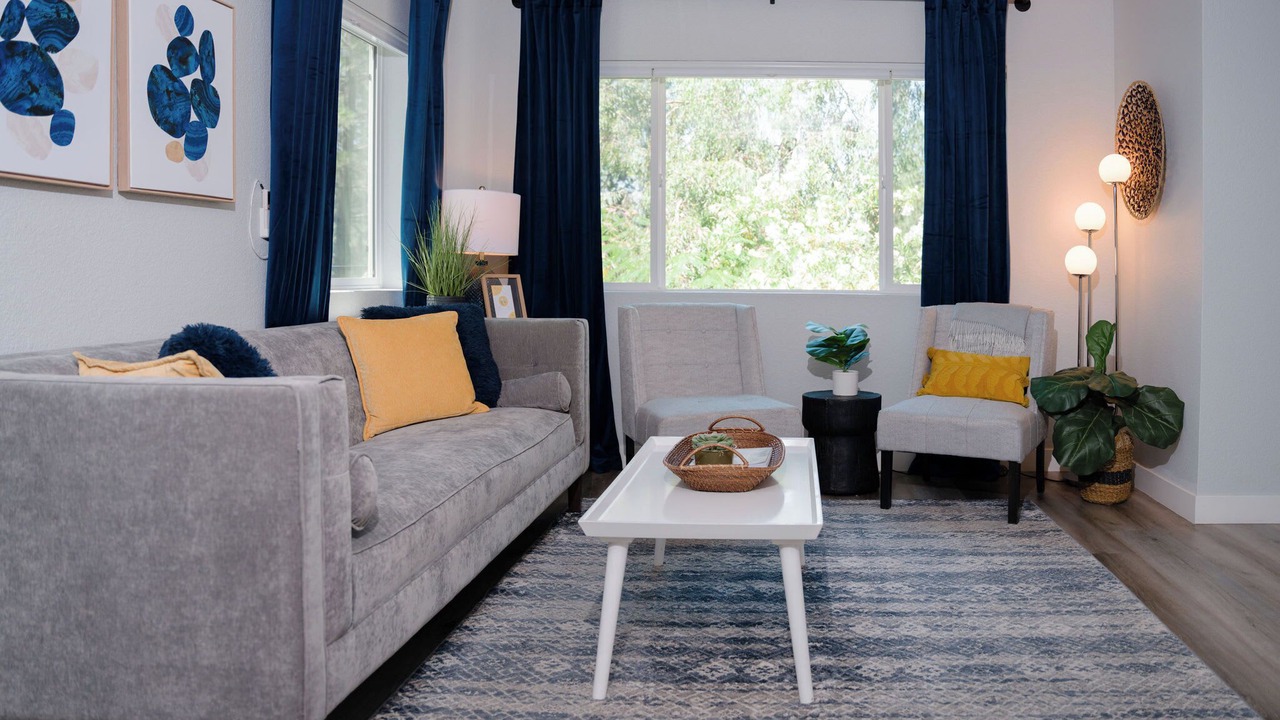 Photo of Livingroom in Apple Hill