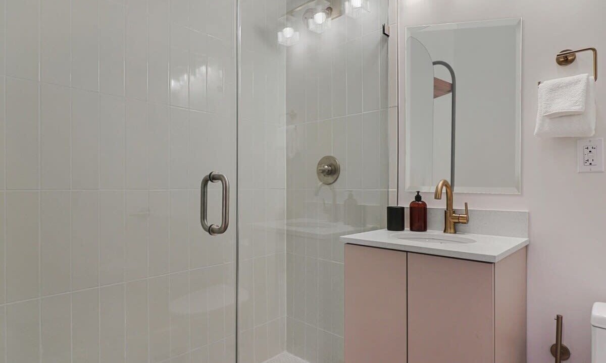 Photo of Bathroom in Mid Beach
