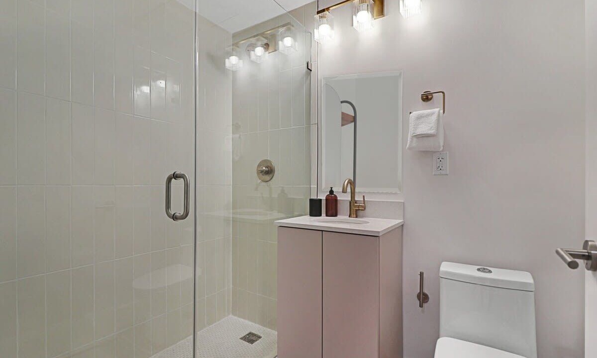 Photo of Bathroom in Mid Beach