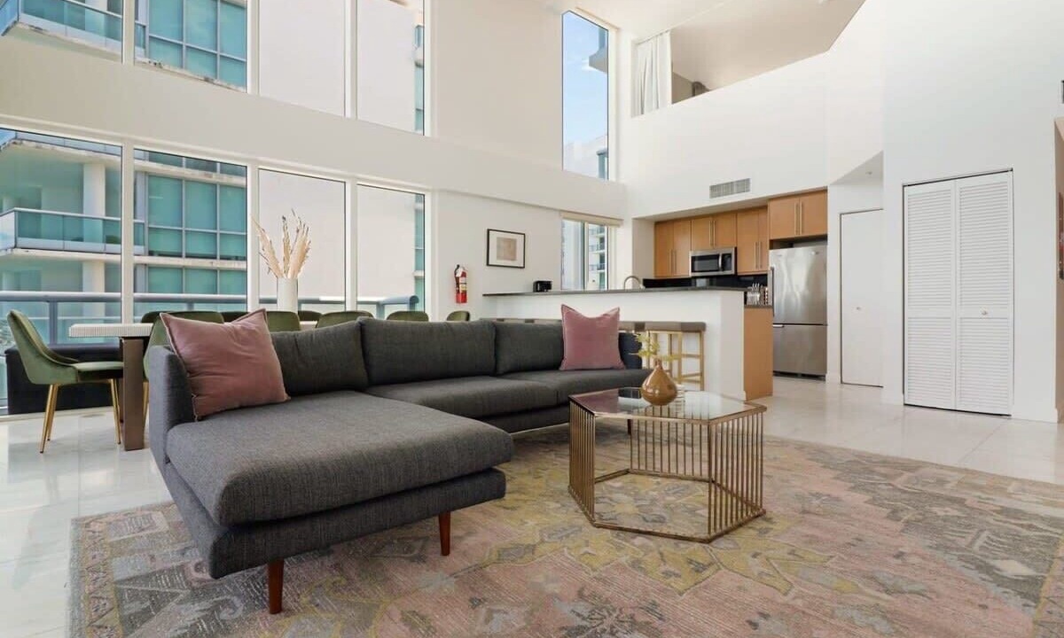 Photo of Livingroom in North Bay Village
