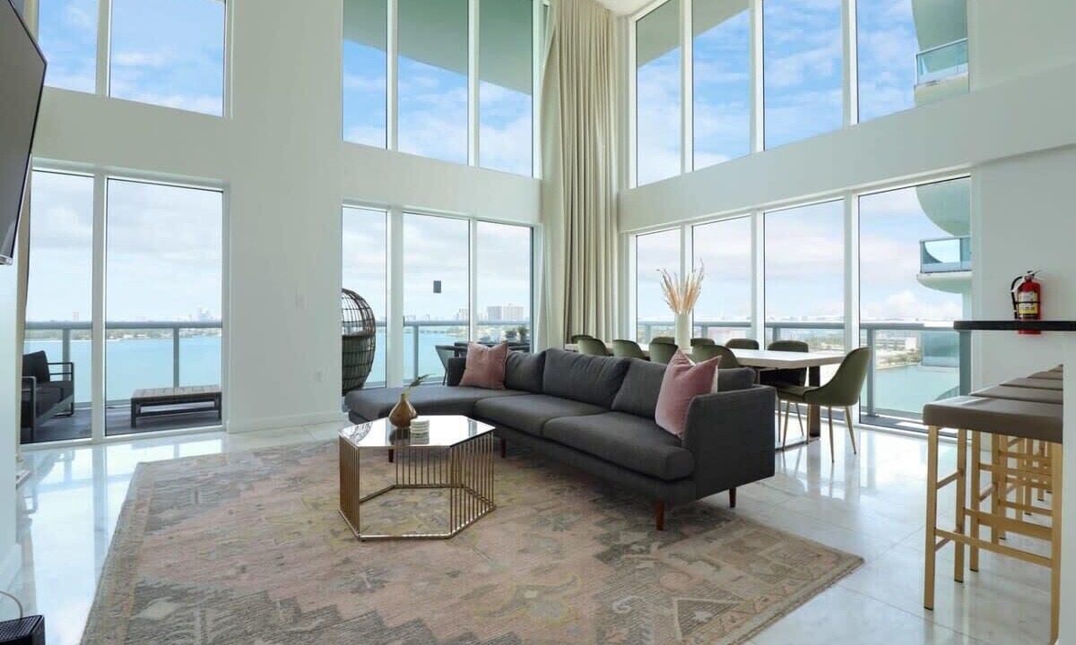 Photo of Livingroom in North Bay Village