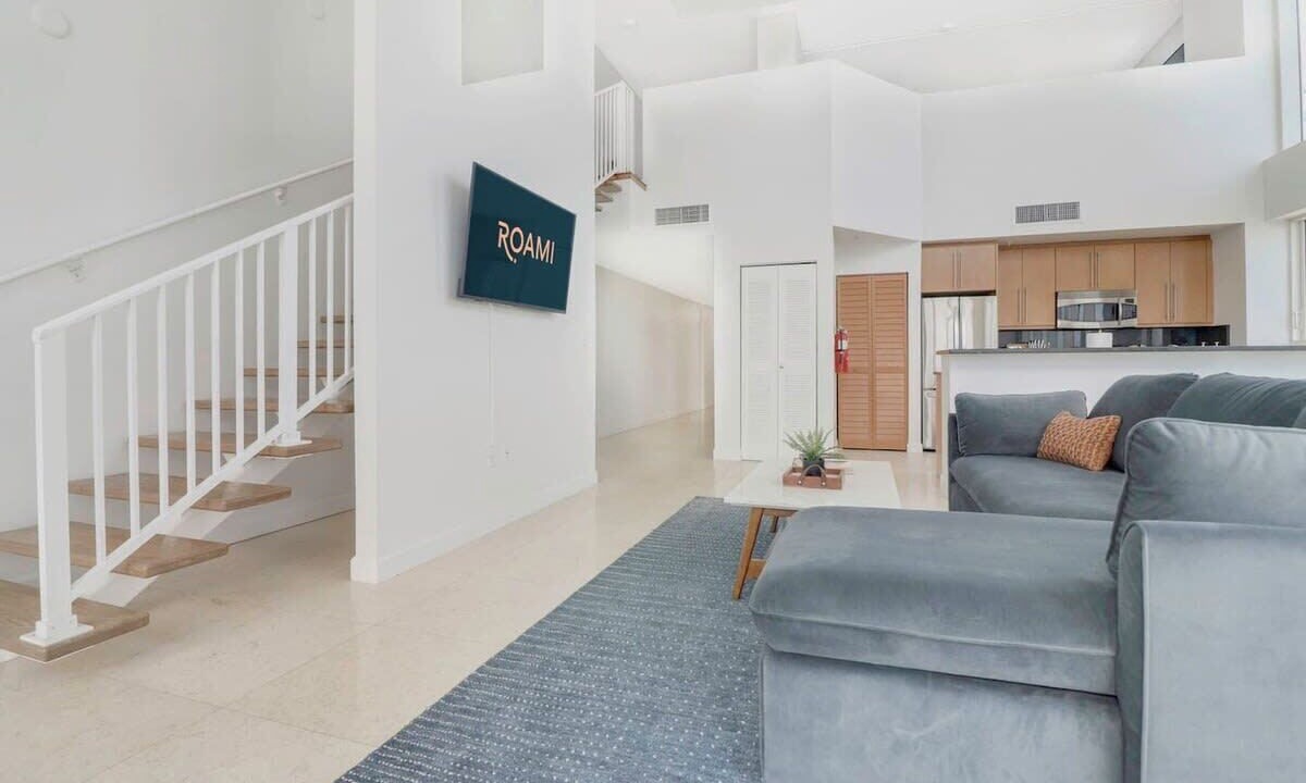 Photo of Livingroom in North Bay Village