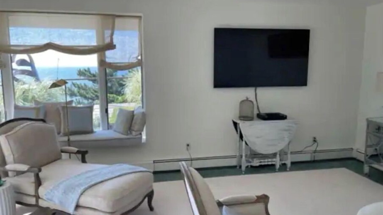 Photo of Livingroom in Eatons Neck