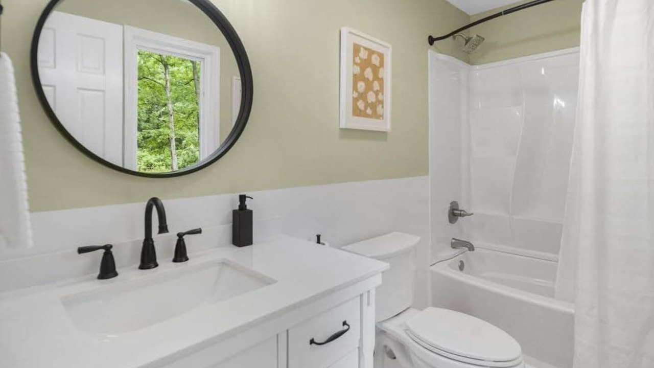 Photo of Bathroom in Romulus