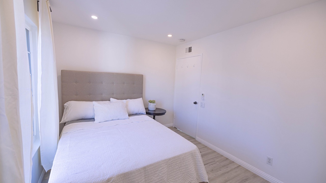 Photo of Bedroom in Lake Forest