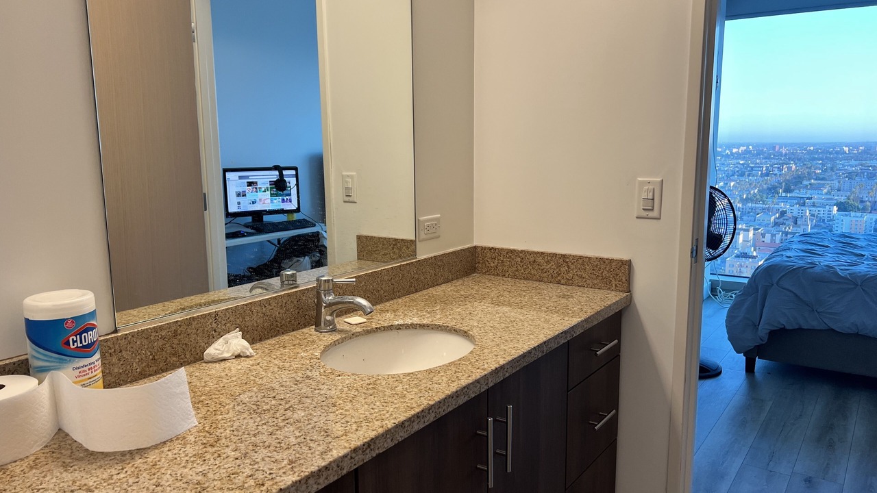 Photo of Bedroom in Wilshire Center