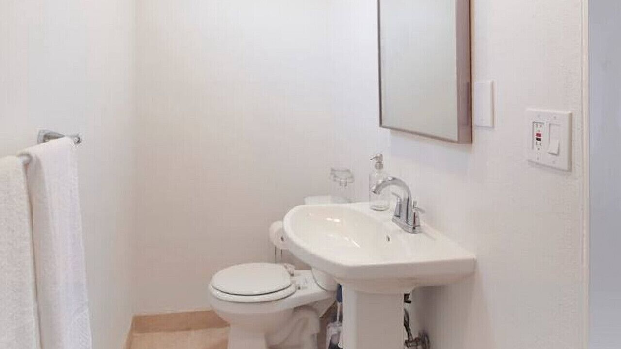 Photo of Bathroom in Raisin