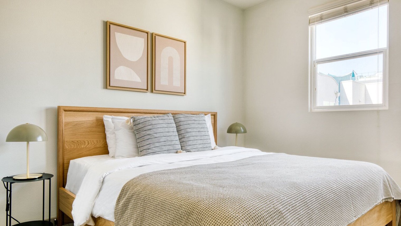 Photo of Bedroom in NoHo Arts District