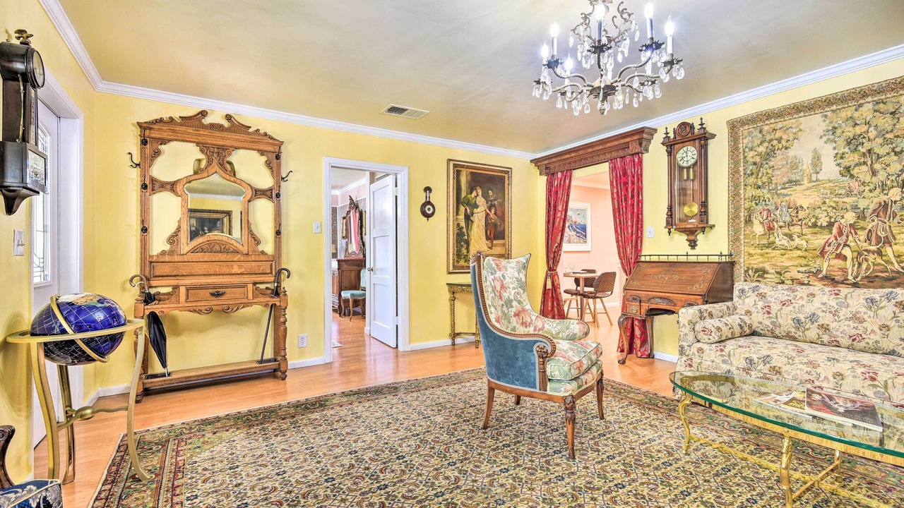 Photo of Livingroom in North Central