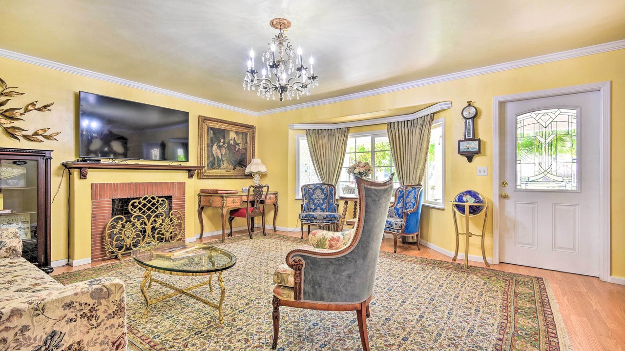 Photo of Livingroom in North Central