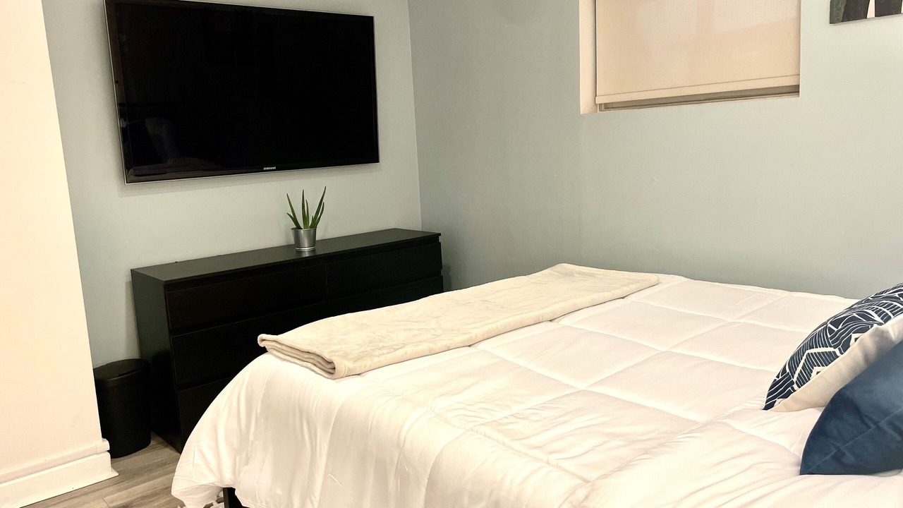 Photo of Bedroom in Bergenfield