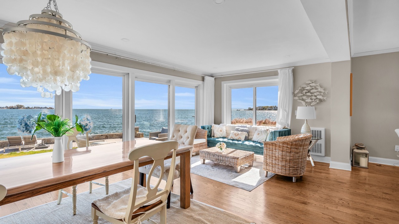 Photo of Livingroom in Cove - East Side - Shippan