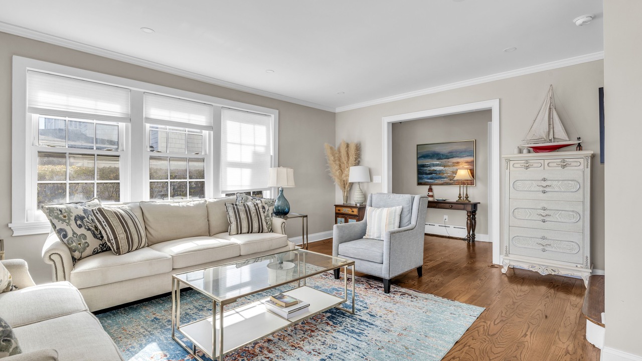 Photo of Livingroom in Cove - East Side - Shippan