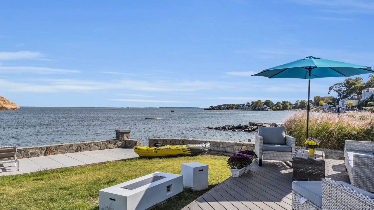 Photo of Patio Balcony in Cove - East Side - Shippan