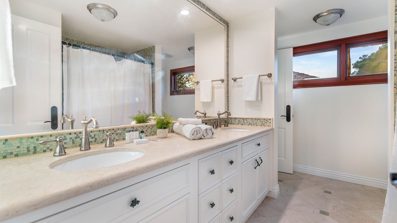 Photo of Bathroom in Los Angeles