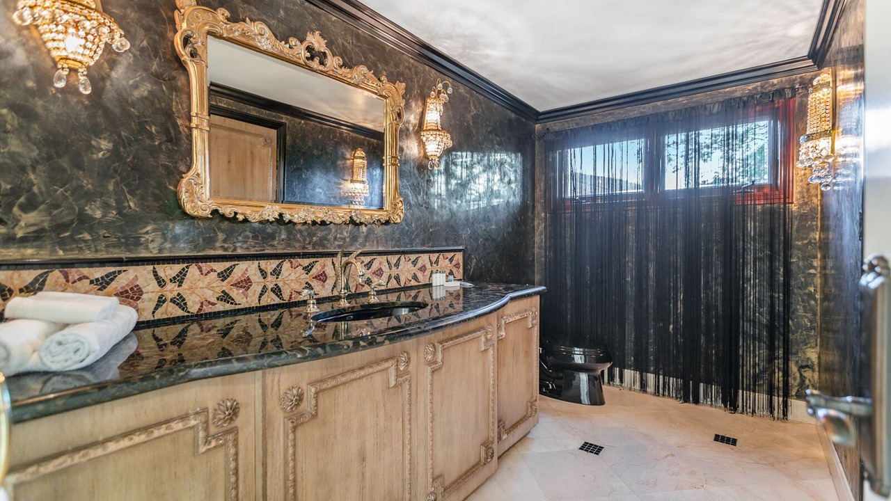 Photo of Bathroom in Los Angeles