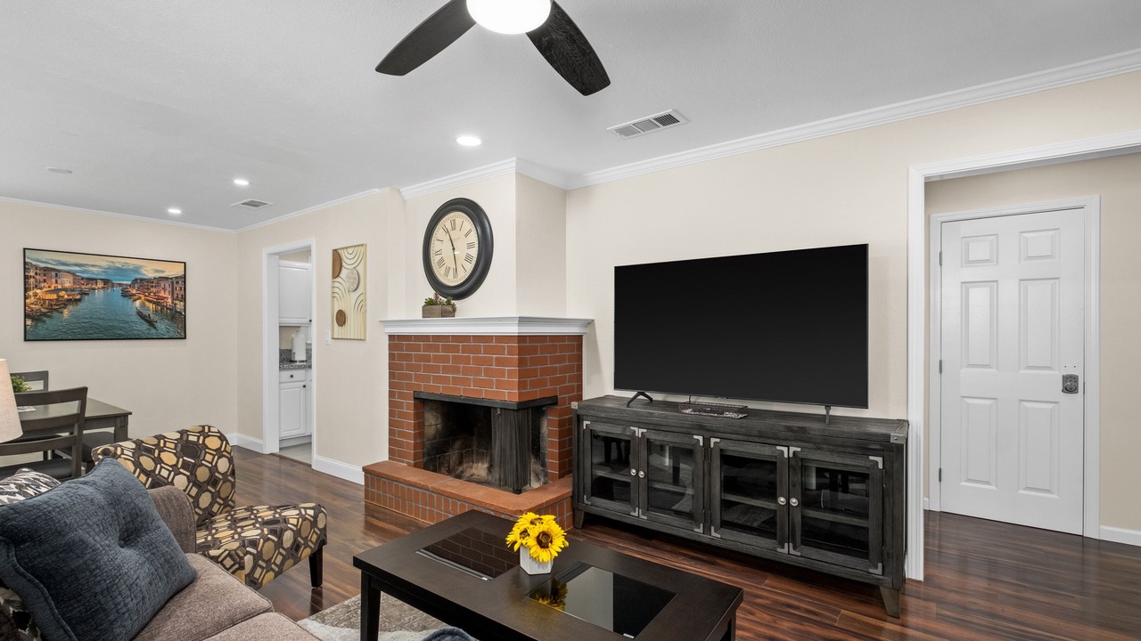 Photo of Livingroom in Tower District