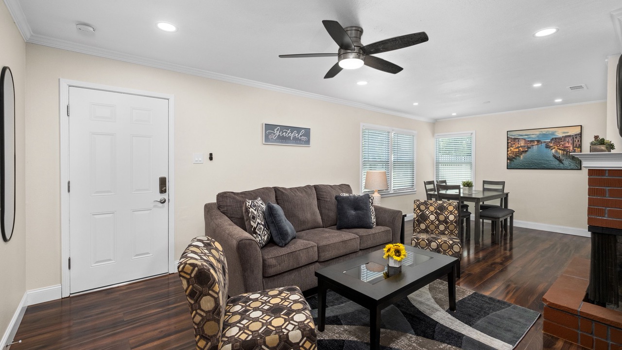 Photo of Livingroom in Tower District