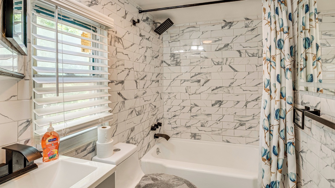 Photo of Bathroom in Teaneck