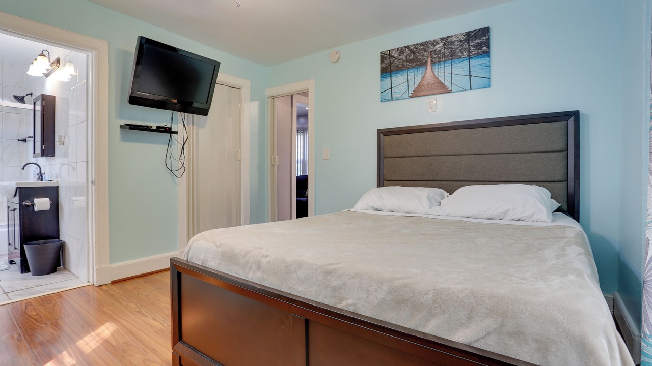Photo of Bedroom in Teaneck