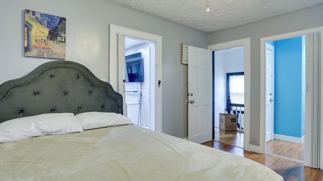 Photo of Bedroom in Teaneck